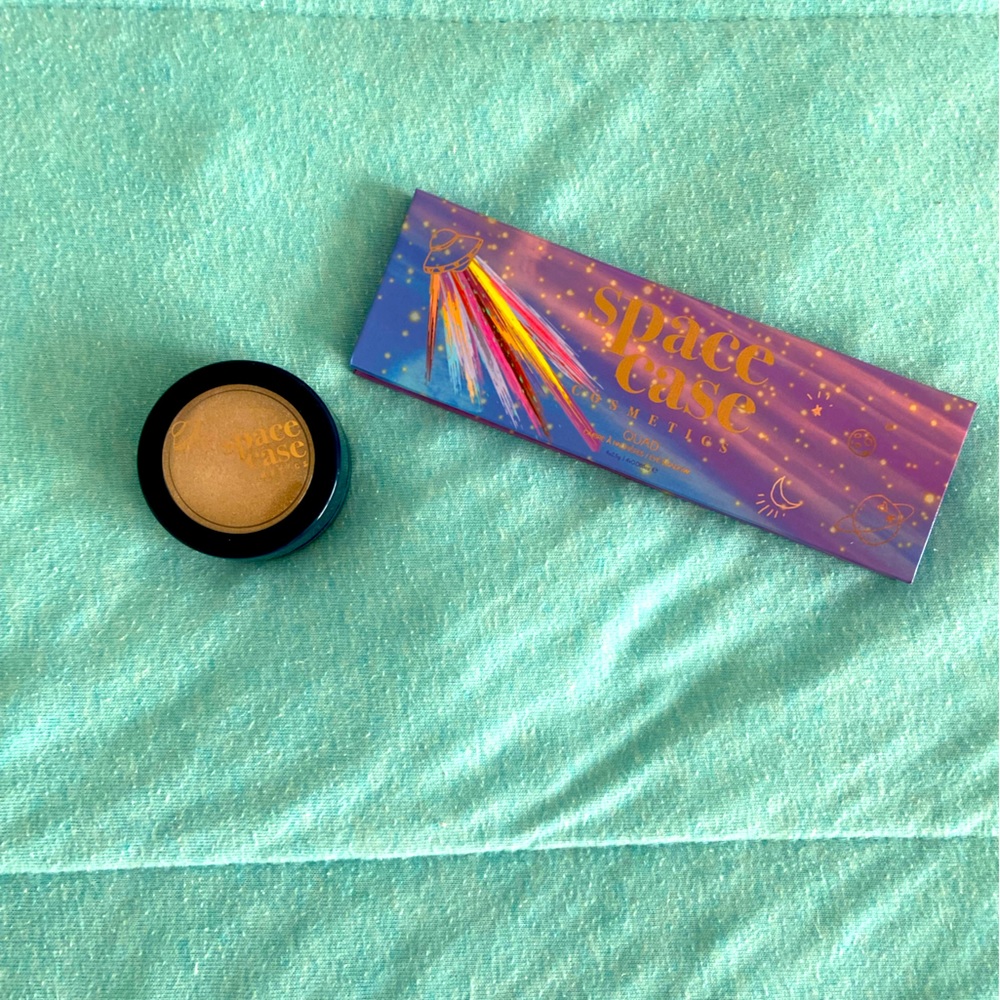 Space Case Highlighter & Eyeshadow Pallet